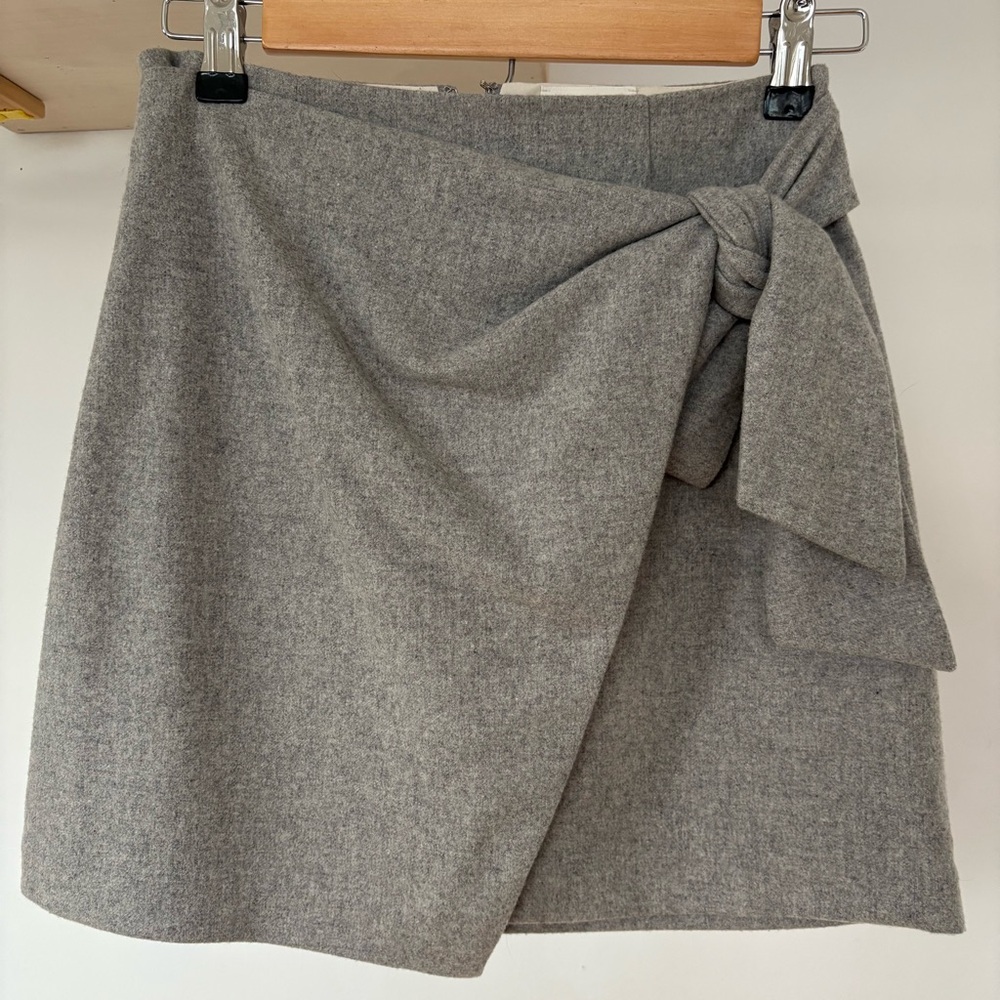 Aritzia Wilfred “Dorine” Wool Skirt in Light Gray